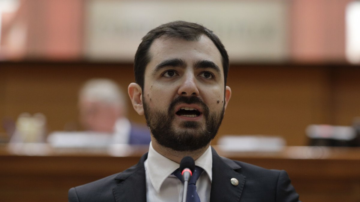 Claudiu Năsui (USR), atac la adresa guvernului Bolojan: „Austeritate pentru unii, bani pentru restul”.