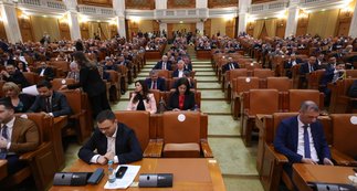 „Marea Unire” a neatenției! 368 de parlamentari au votat bani pentru o asociație anti-avort, apoi s-au speriat de ce au făcut.