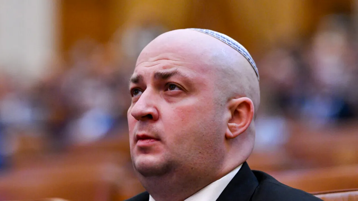 OFENSIVĂ PENTRU DEMNITATE: Bătălia pentru recuperarea istoriei naționale a început. „Legea Vexler”, contestată oficial în Parlament